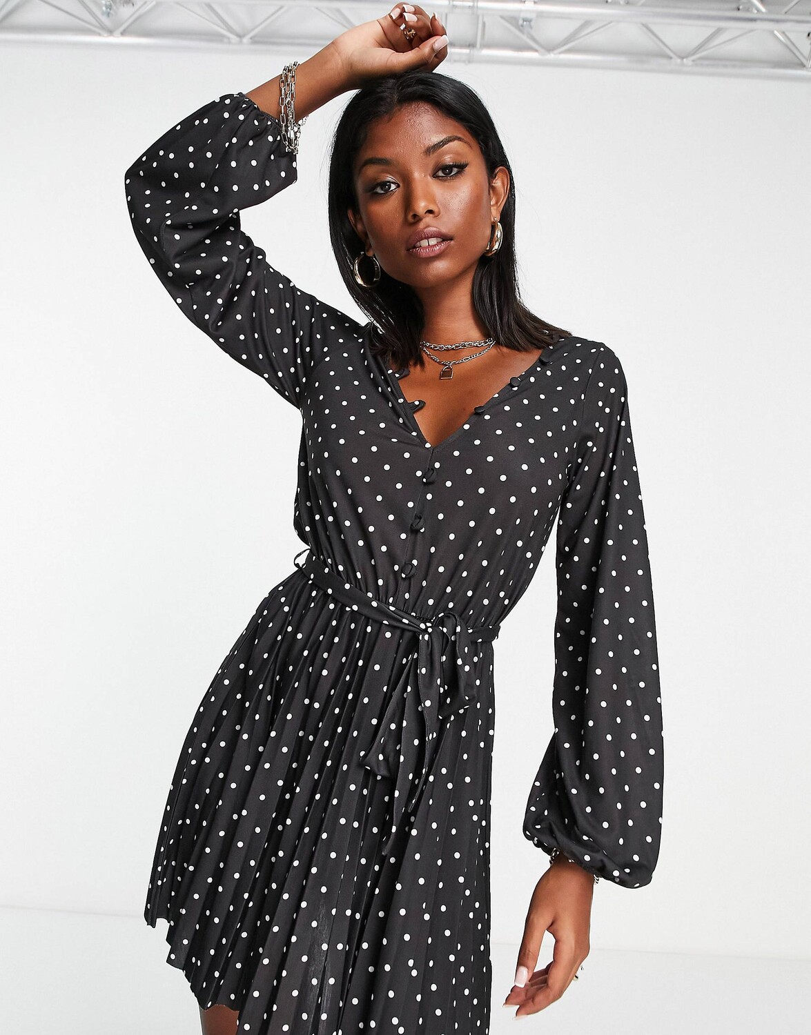 

Однотонное плиссированное мини-платье с длинными рукавами и пуговицами ASOS DESIGN ASOS DESIGN