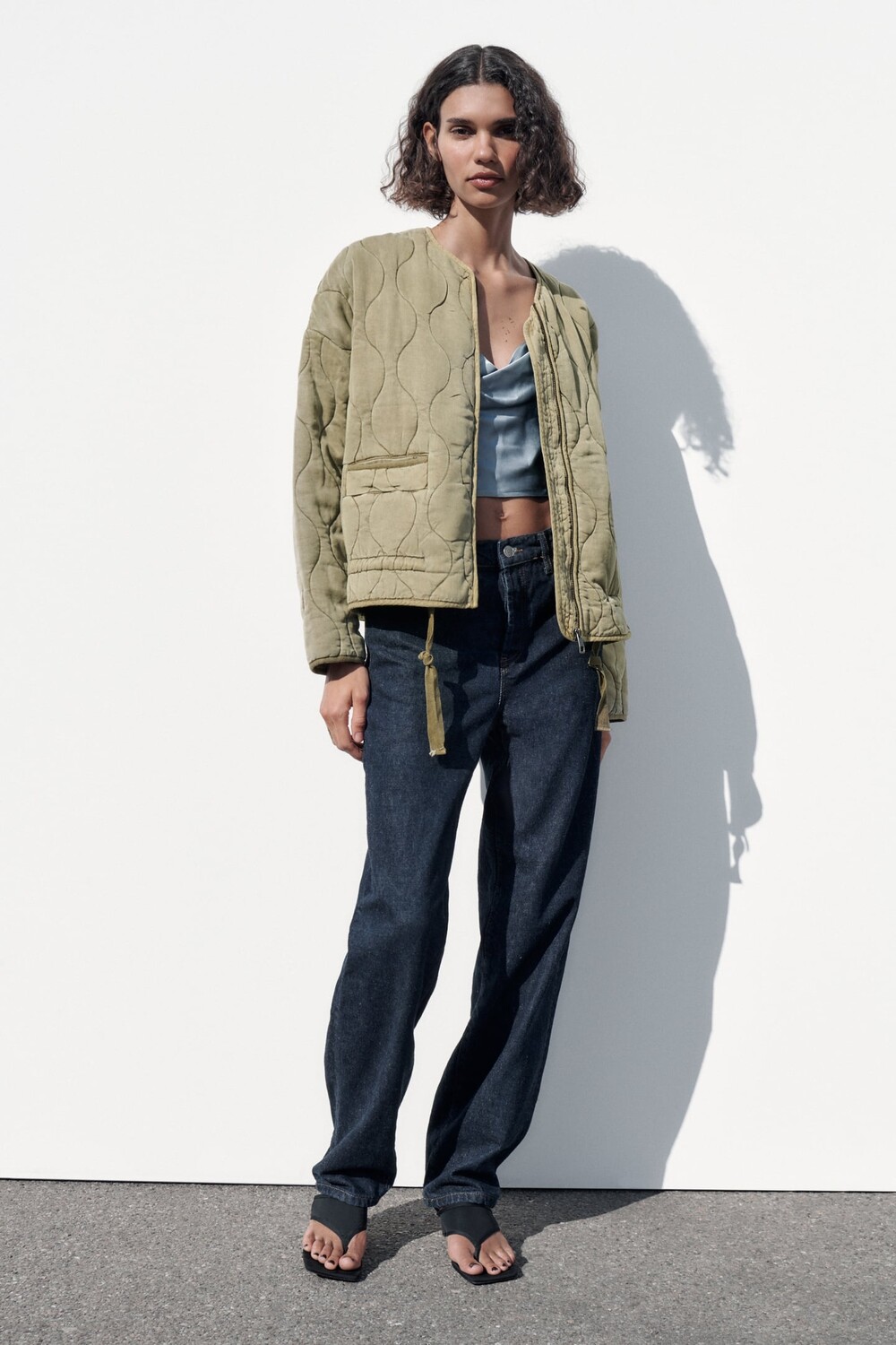 

Стеганая куртка с карманами ZARA, зеленый