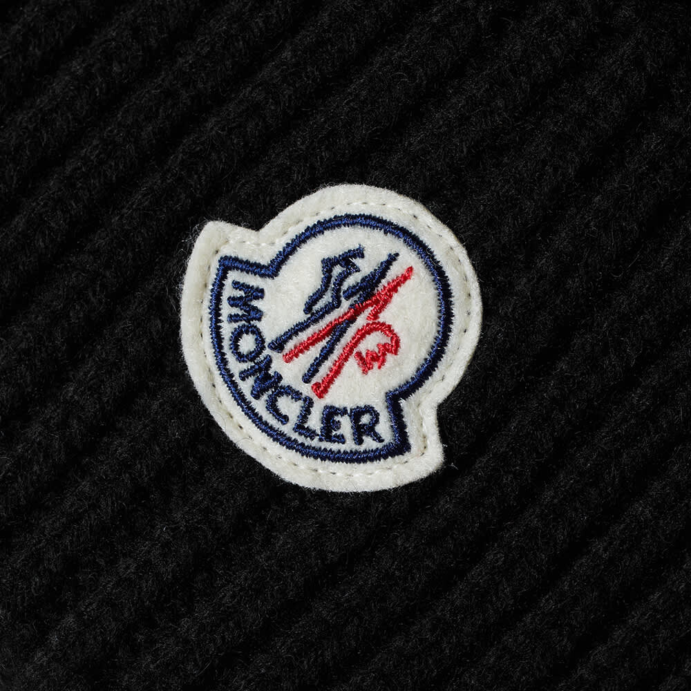 

шапка большого размера Moncler