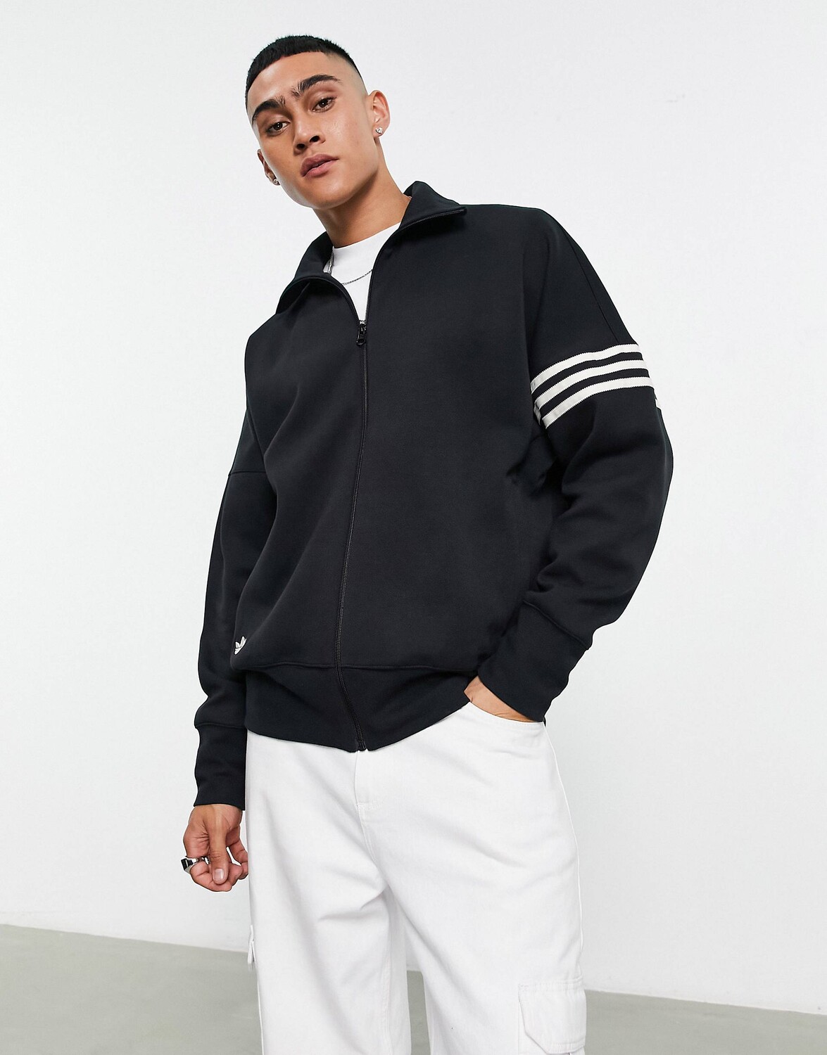 

Черная спортивная куртка adidas Originals adicolor