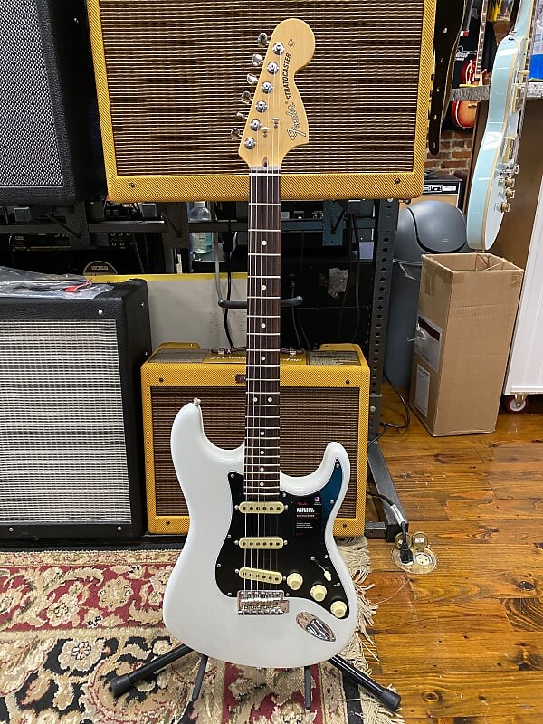 

Гитара Fender American Performer Stratocaster, арктический белый