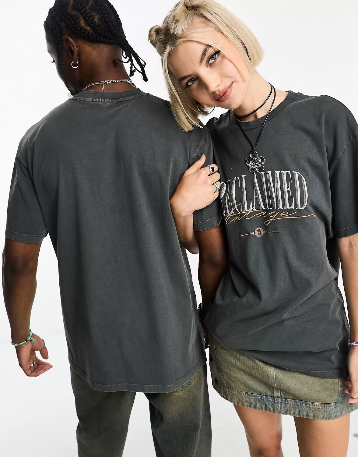 

Футболка Reclaimed Vintage Logo Heritage Tee In Washed Unisex, серый