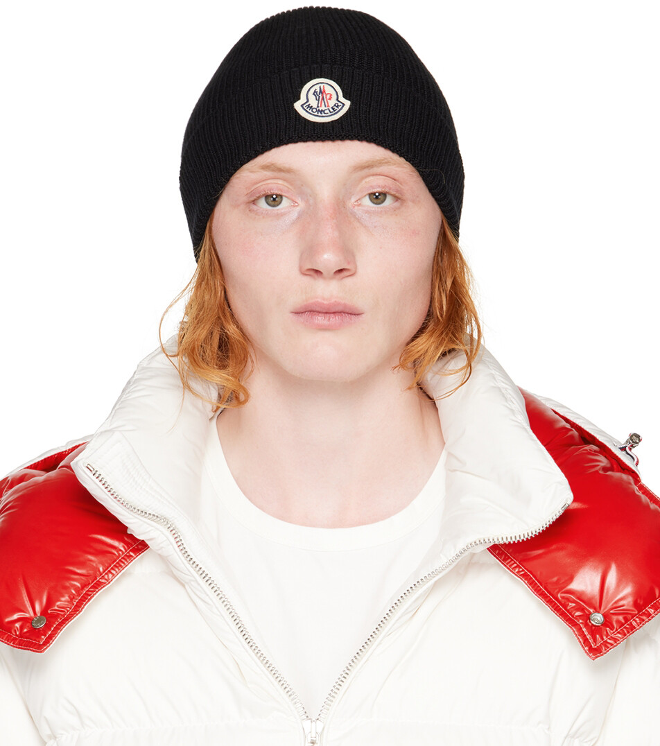 

Черная шерстяная шапка Moncler