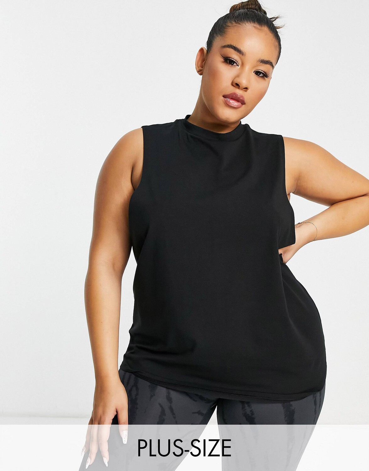 

Легкий жилет с прорезями для рук ASOS 4505 Curve