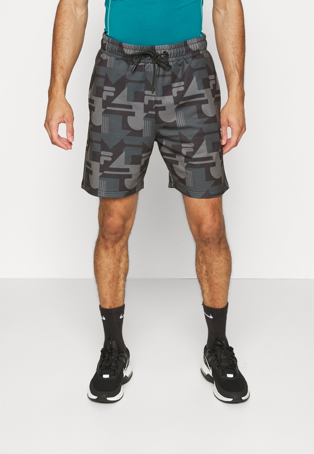 

Спортивные шорты RIWNE REGULAR SHORTS Fila, черная красота реакция