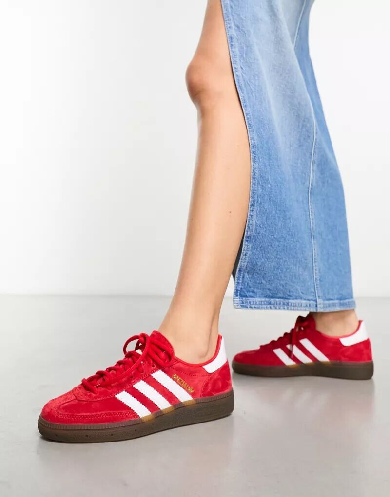 

Красно-белые кроссовки adidas Originals Handball Spezial на резиновой подошве