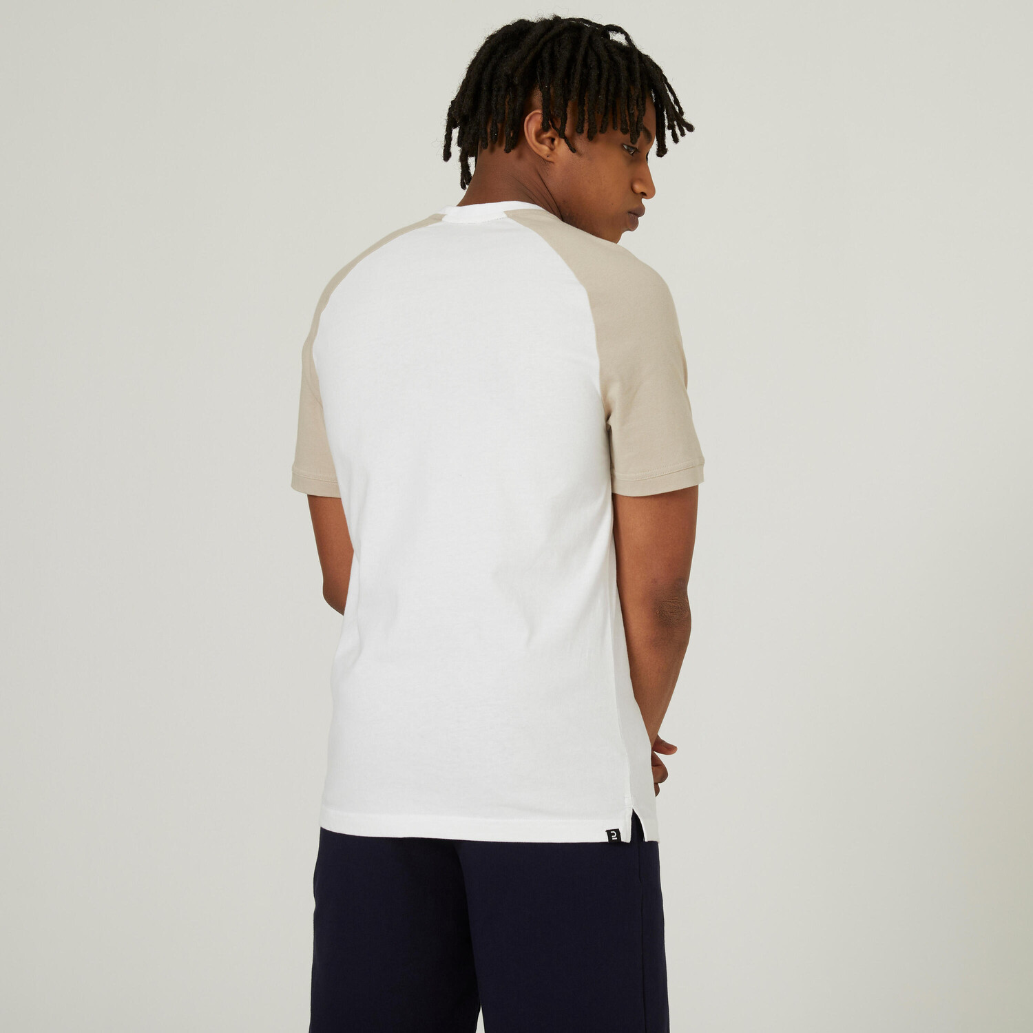 

Мужская футболка с v-образным вырезом Essentials PUMA, черный