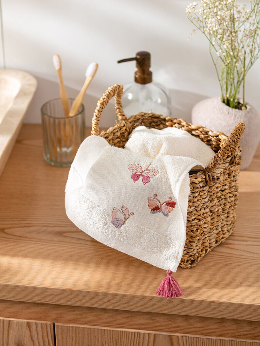 

Полотенце для лица с вышивкой Butterfly 50x80 см LCW Home