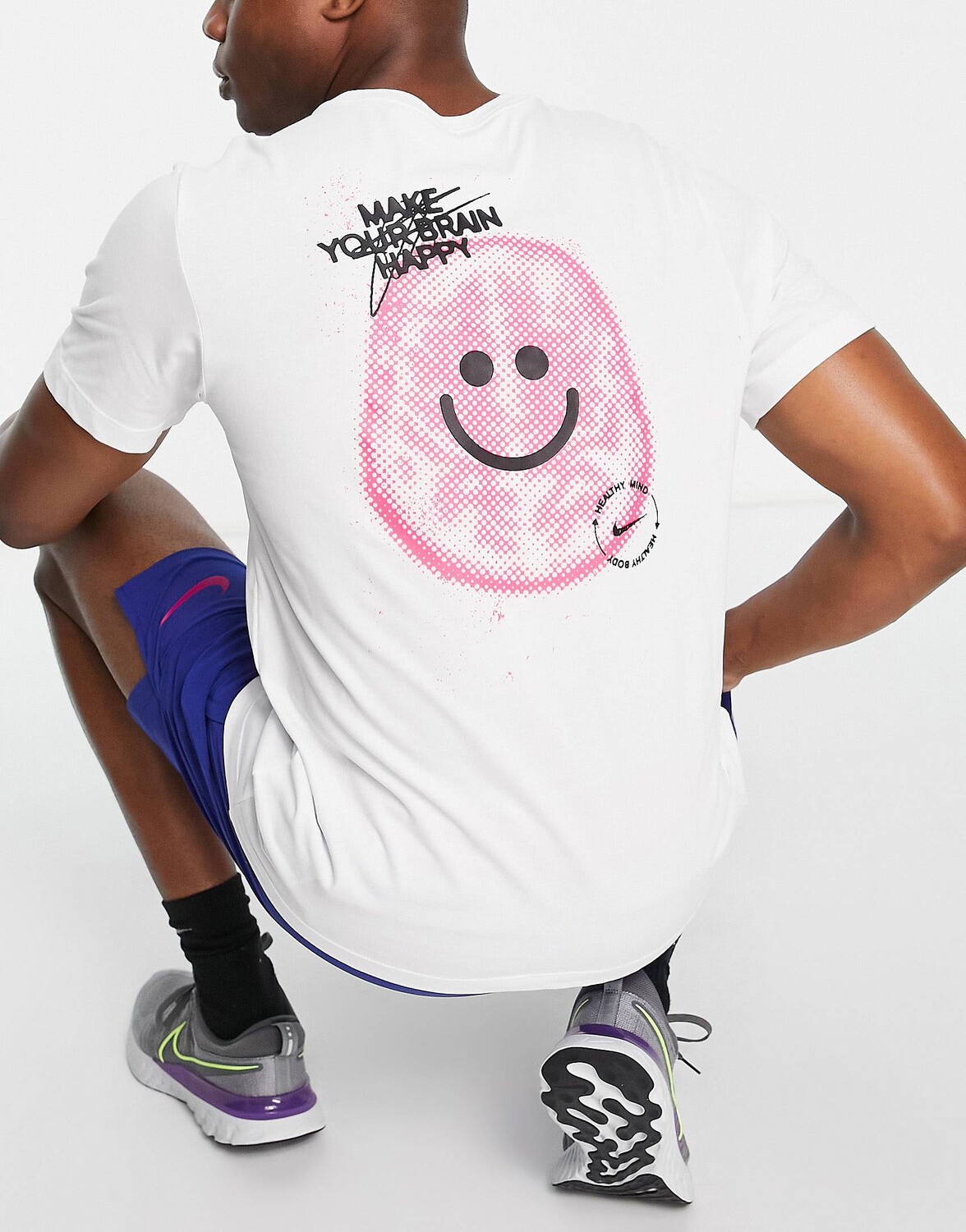 

Белая футболка Nike Training Dri-FIT