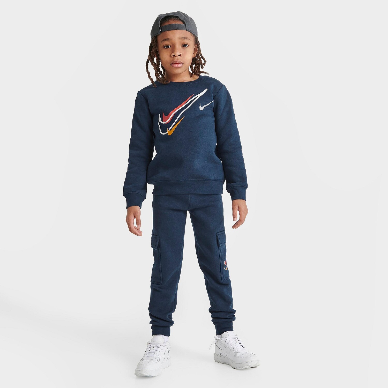 

Комплект из флисовой толстовки с круглым вырезом и брюк карго Nike SOS для маленьких детей, синий