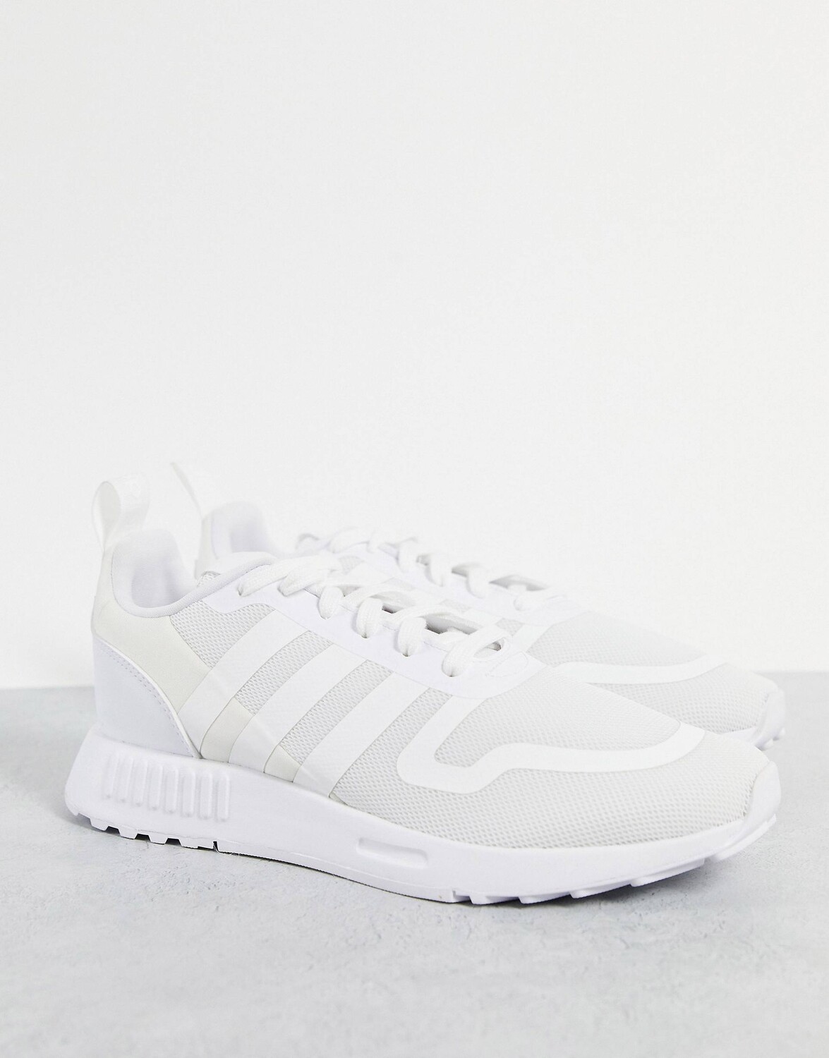 

Белые кроссовки adidas Originals Multix