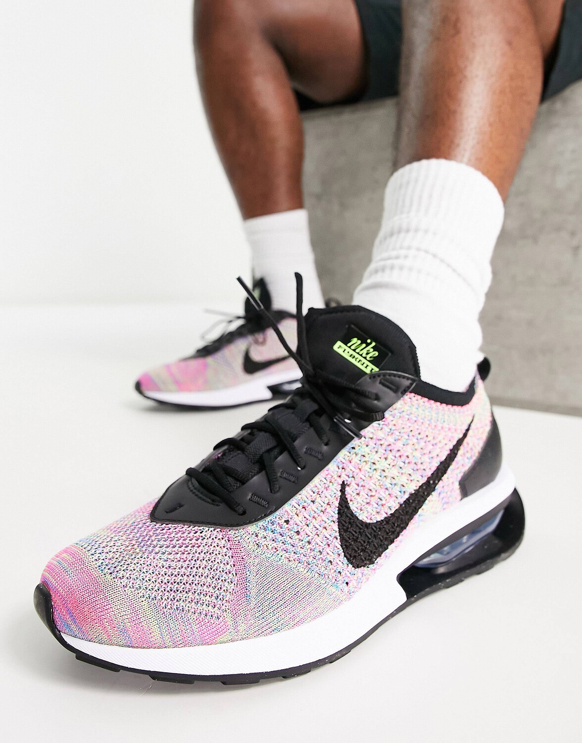 

Разноцветные кроссовки-гонщики Nike Air Max с мухой