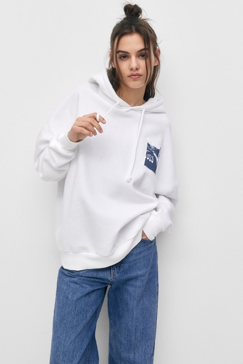 

Белая толстовка с принтом Pull&Bear, белый