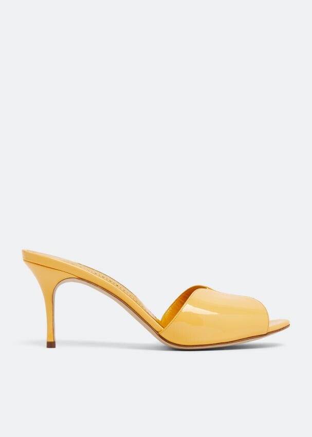 

Мюли MANOLO BLAHNIK Houramu patent mules, желтый