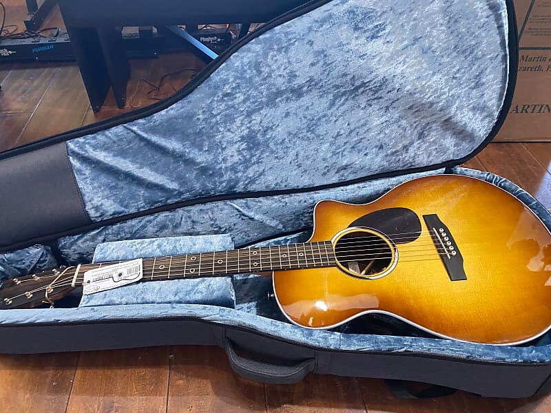 

Martin Road Series SC-13E Special Sitka Sunburst #2666103 (4 фунта, 8,4 унции) Абсолютно новый! Корабли быстро!