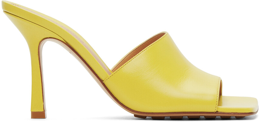 

Желтые эластичные босоножки на каблуке Bottega Veneta
