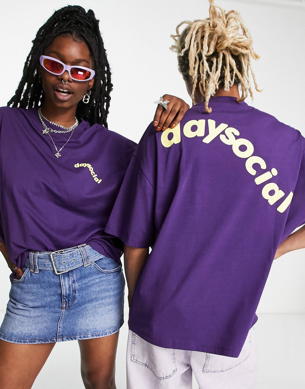 

Фиолетовая оверсайз-футболка унисекс с логотипом спереди и сзади ASOS Daysocial