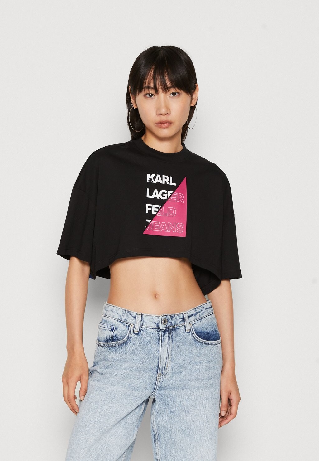 

Футболка с принтом Karl Lagerfeld Jeans CROPPED CUT LOGO TEE, черный