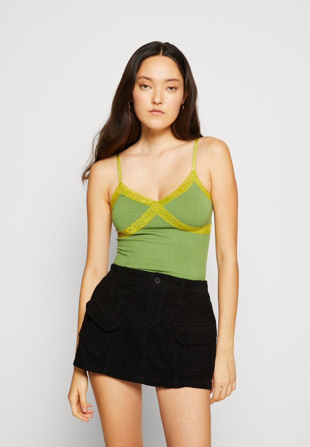 

Топ BDG Urban Outfitters, зеленый