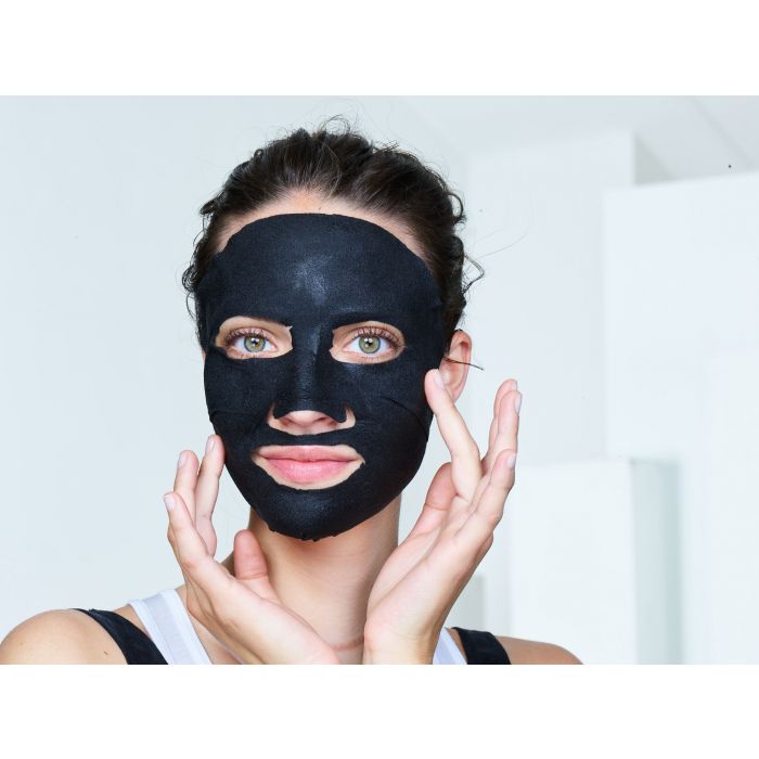 garnier маска для лица тканевая черная очищающий уголь 28 г g kd 536889001 Маска для лица Mascarilla Facial de Tejido Black Pure Charcoal Garnier, 1 unidad