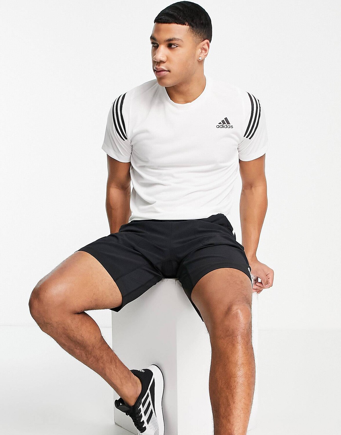 

Белая футболка с полосками на плечах adidas Training Icons