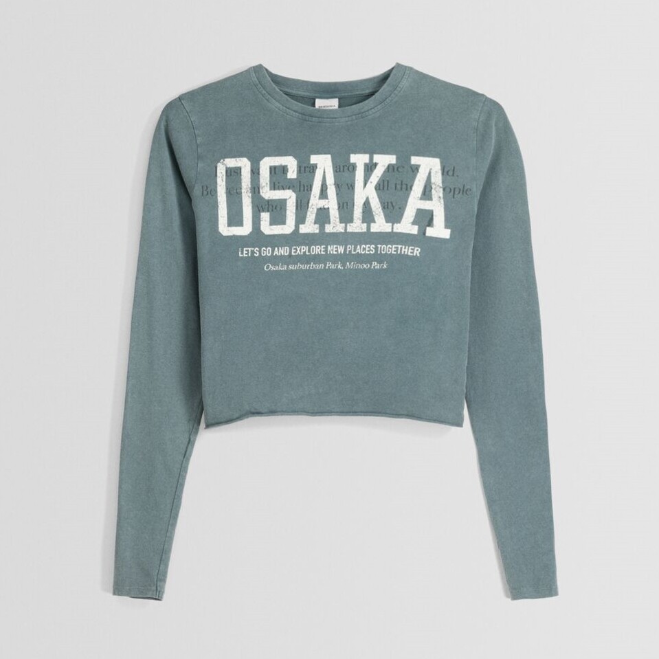 

Топ Bershka Short Sleeve Cropped With Print, бирюзовый