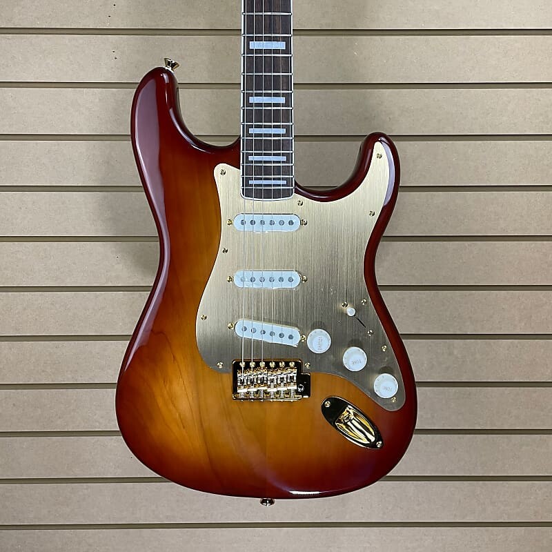 

Squier 40th Anniversary Gold Edition Stratocaster - Sienna Sunburst + БЕСПЛАТНАЯ доставка #547 40th Anniversary Stratocaster