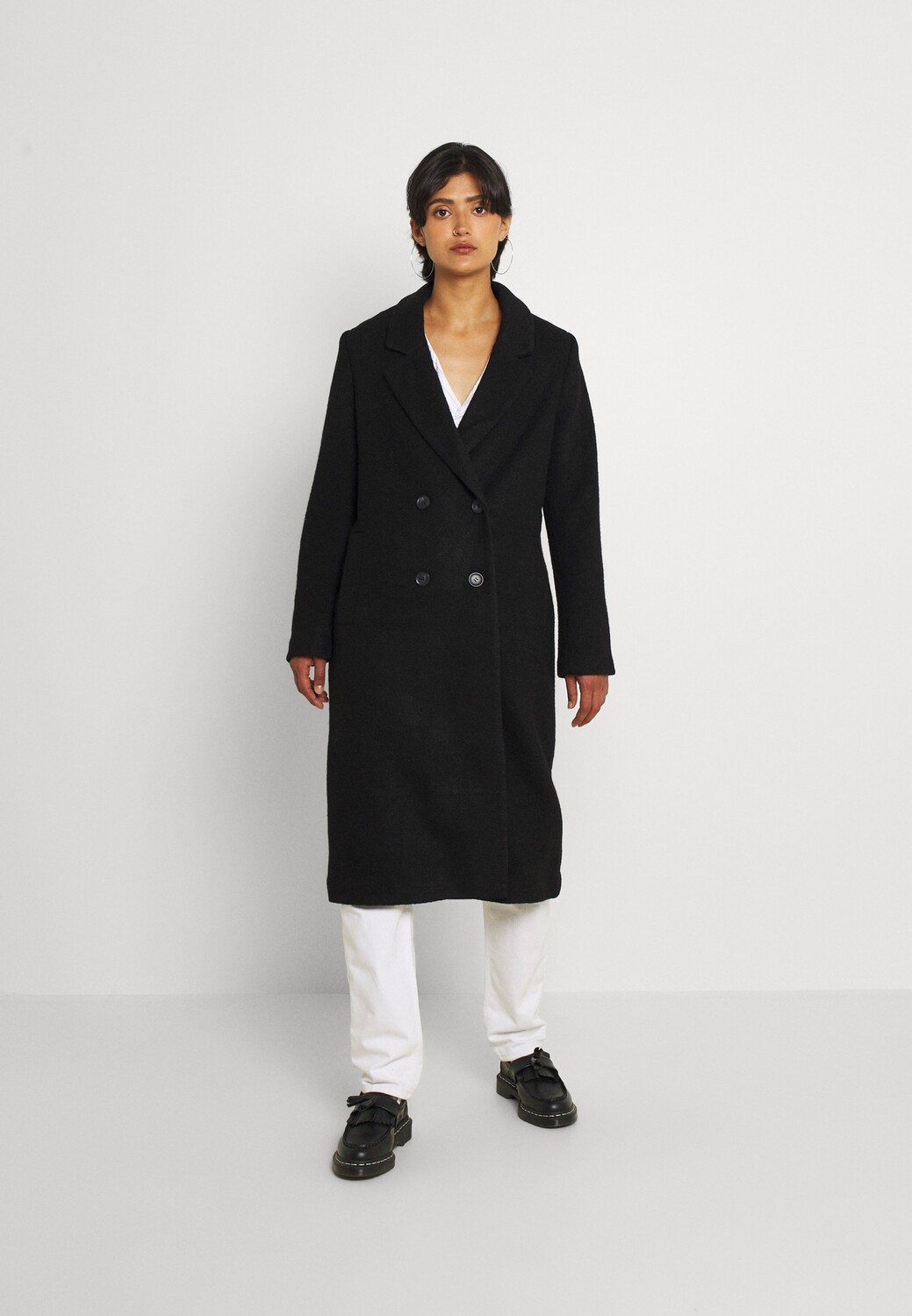 

Пальто классическое Monki, черный