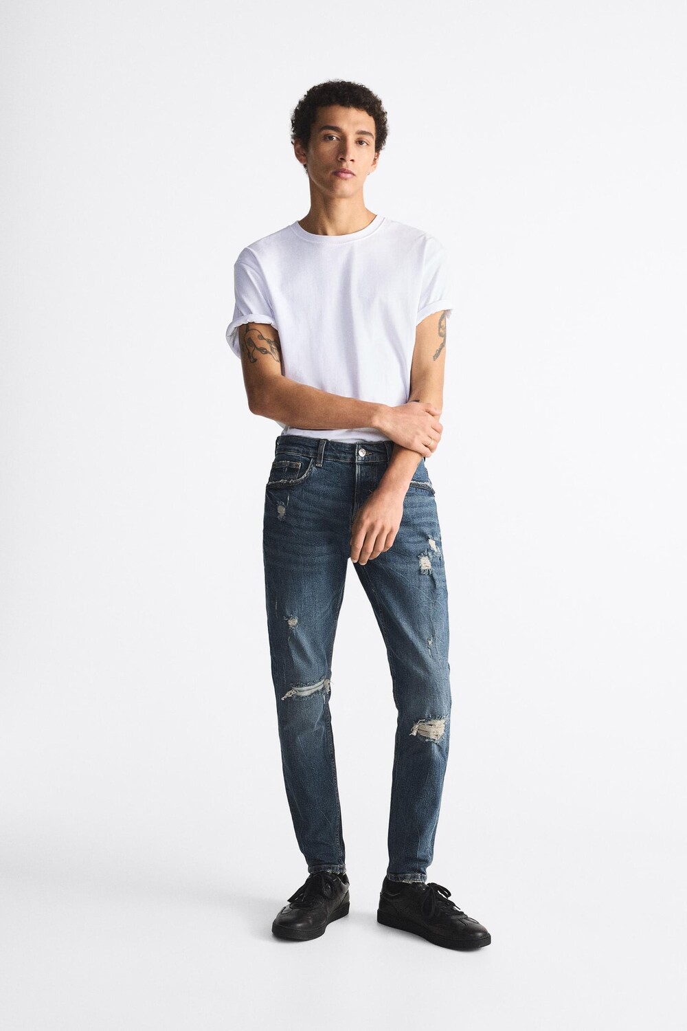 Рваные джинсы с нашивками ZARA, пыльно-синий
