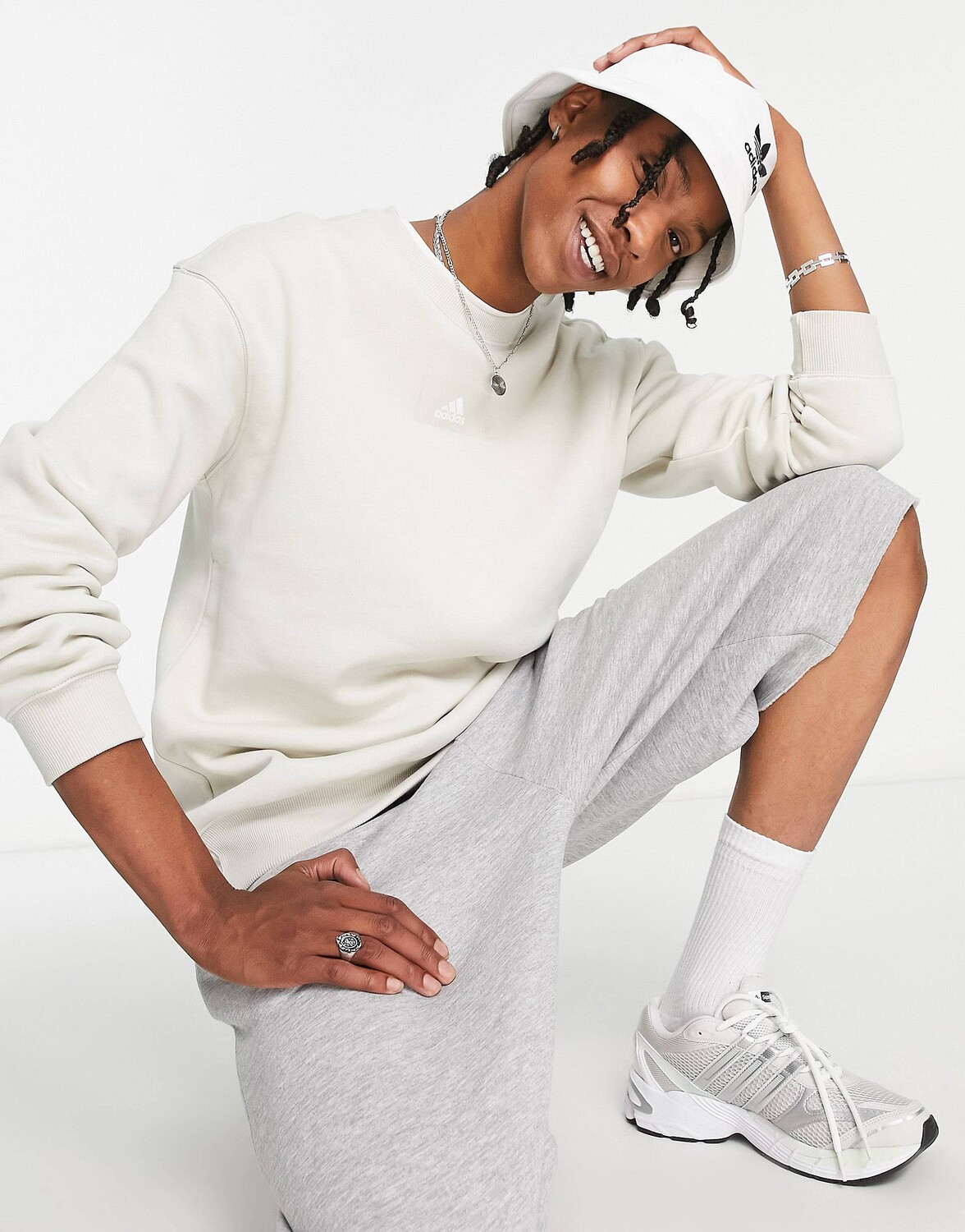 

Серая толстовка adidas Sportswear Feel Vivid