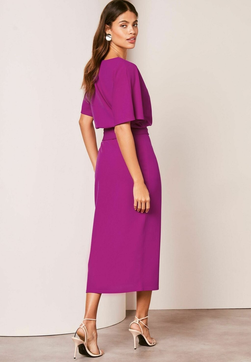 

Платье-футляр V NECK FLUTTER SLEEVE BELTED PETITE Lipsy, розовый