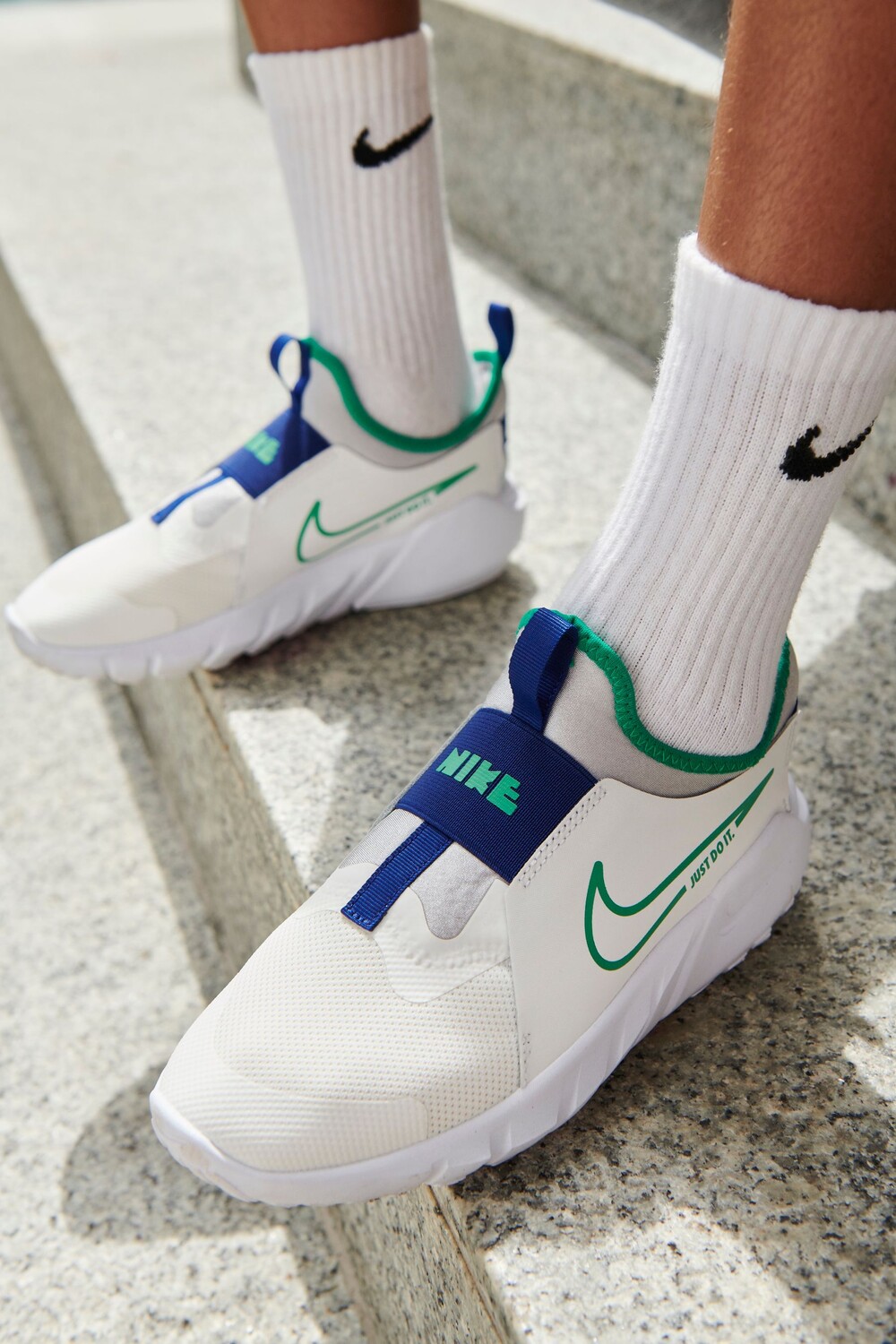 

Flex Runner Молодежная спортивная обувь Nike, белый