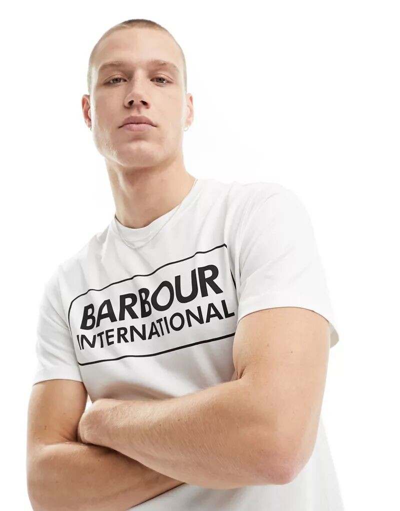 

Белая футболка с большим логотипом Barbour International Essential