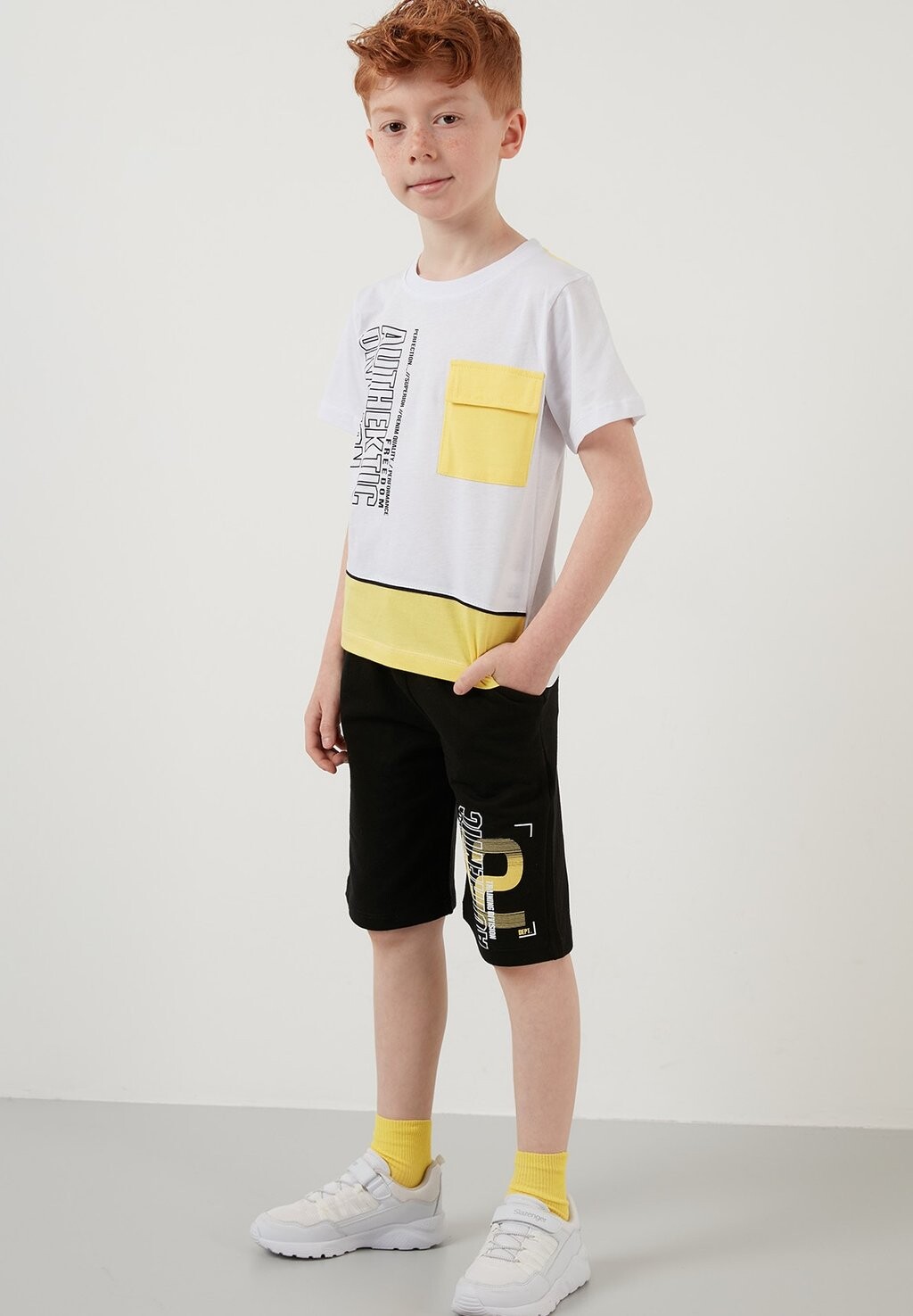 

Спортивный костюм REGULAR FIT SHORTS AND T-SHIRT LELA, цвет white/yellow