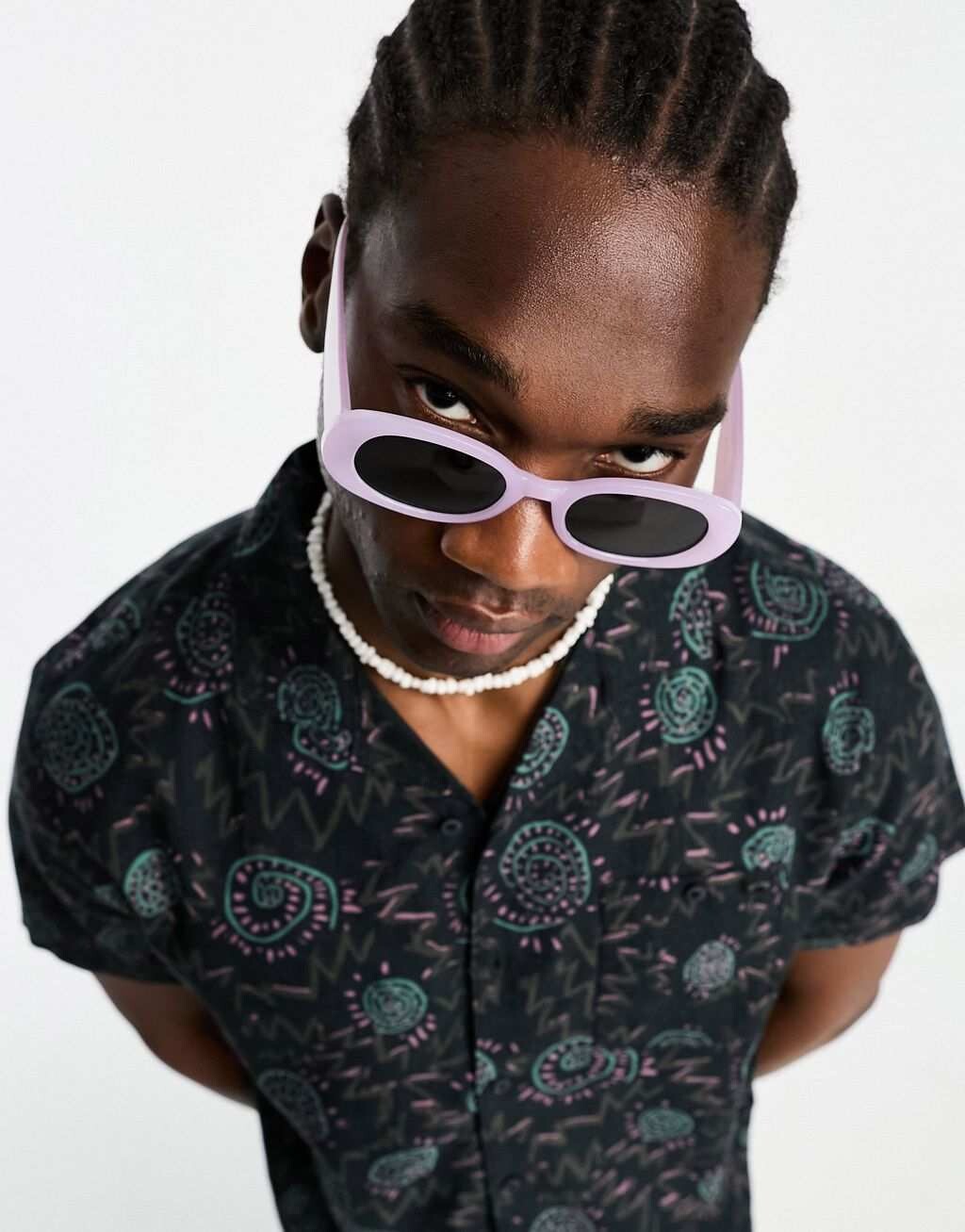 

Овальные солнцезащитные очки с дымчатыми линзами ASOS DESIGN
