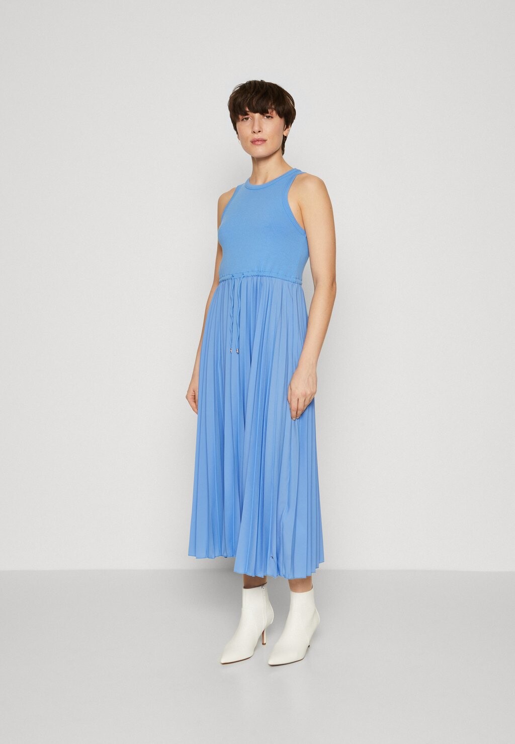 Летнее платье Tank Pleated Dress Midi Tommy Hilfiger, цвет blue spell цена и фото