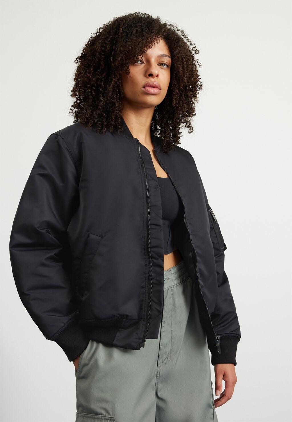 

Куртка-бомбер ОЛТЕН Carhartt WIP, черный