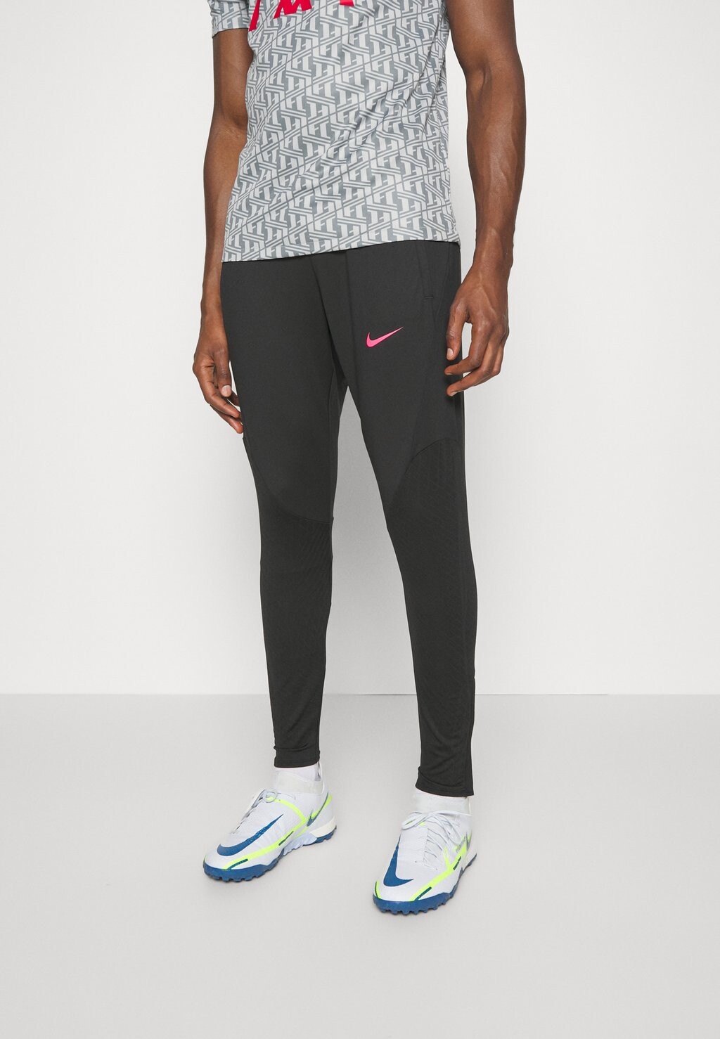 

Спортивные брюки Nike