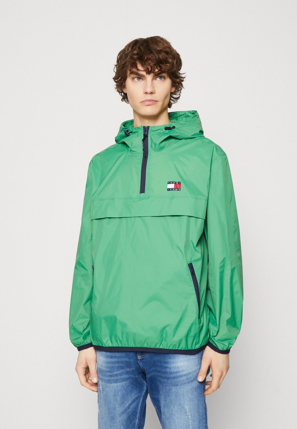 

Ветровка Tommy Jeans