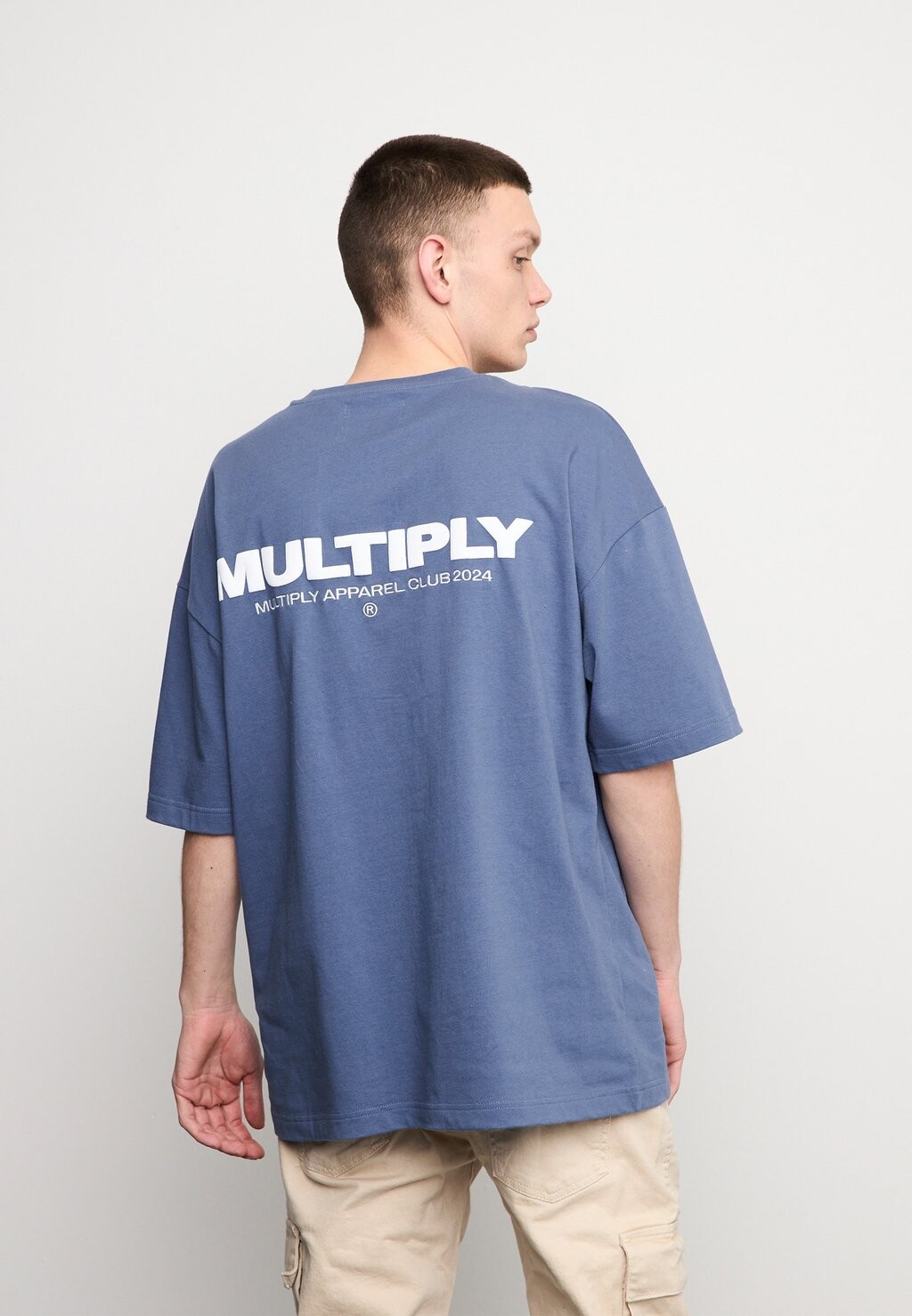 

Принт на футболке FONT Multiply Apparel, темно-синий