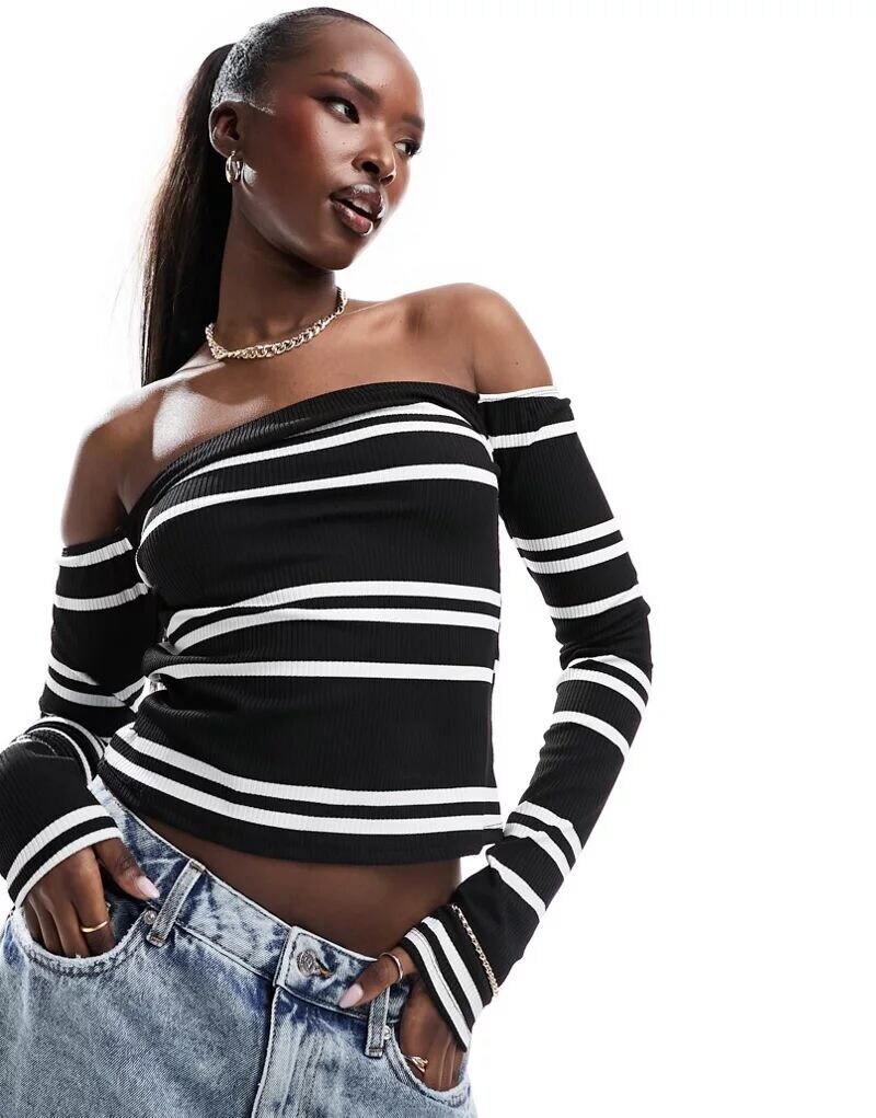 

Черно-белый топ с открытыми плечами и длинными рукавами ASOS