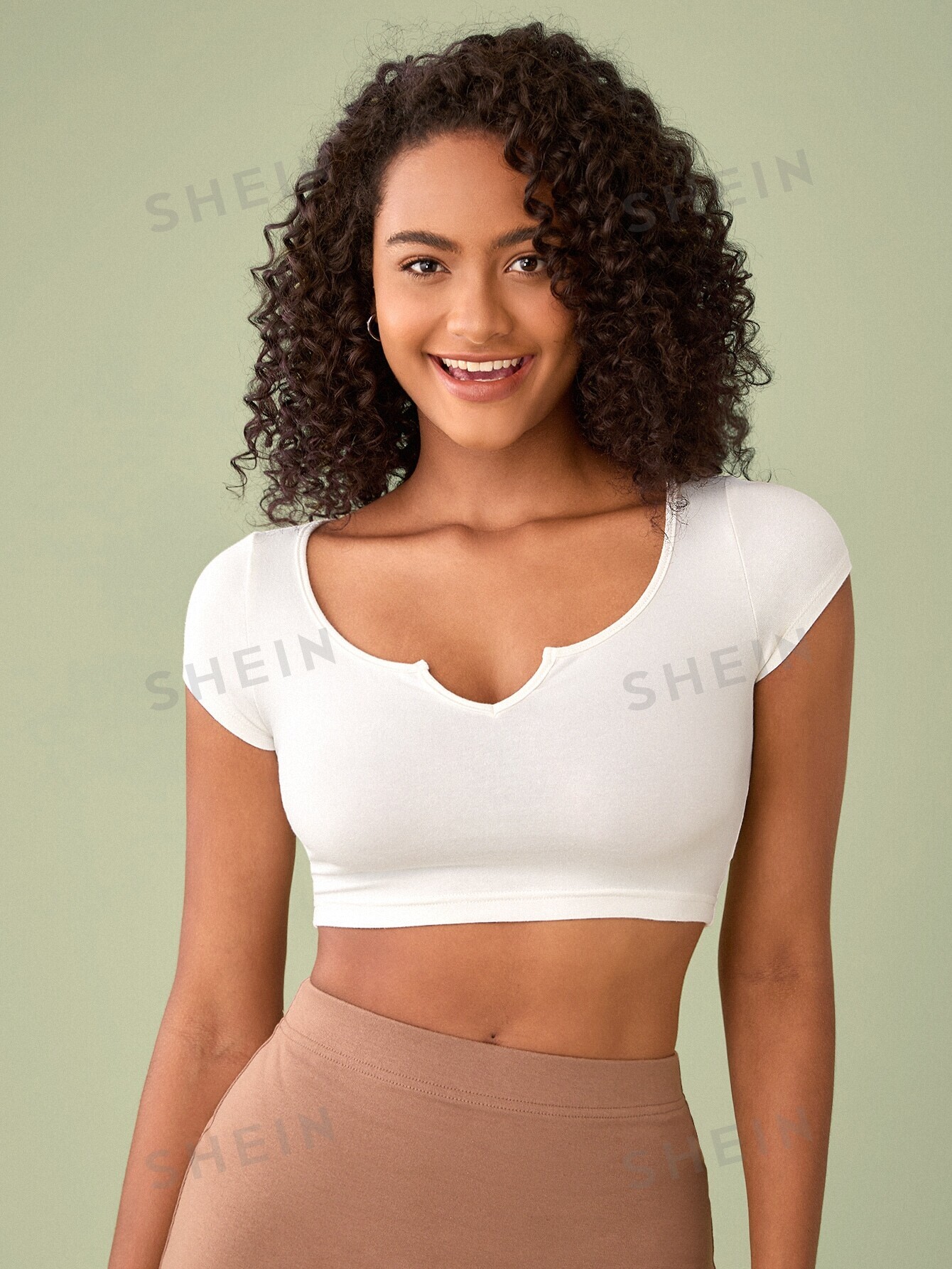SHEIN BASICS Женская однотонная короткая укороченная футболка с вырезом, белый