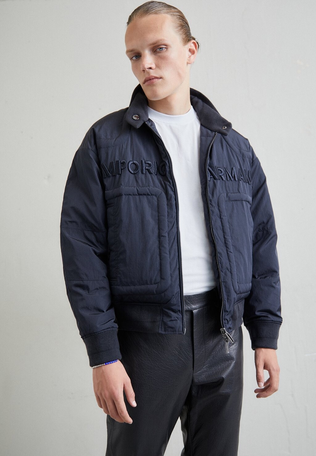 

Пуховик Emporio Armani, темно-синий