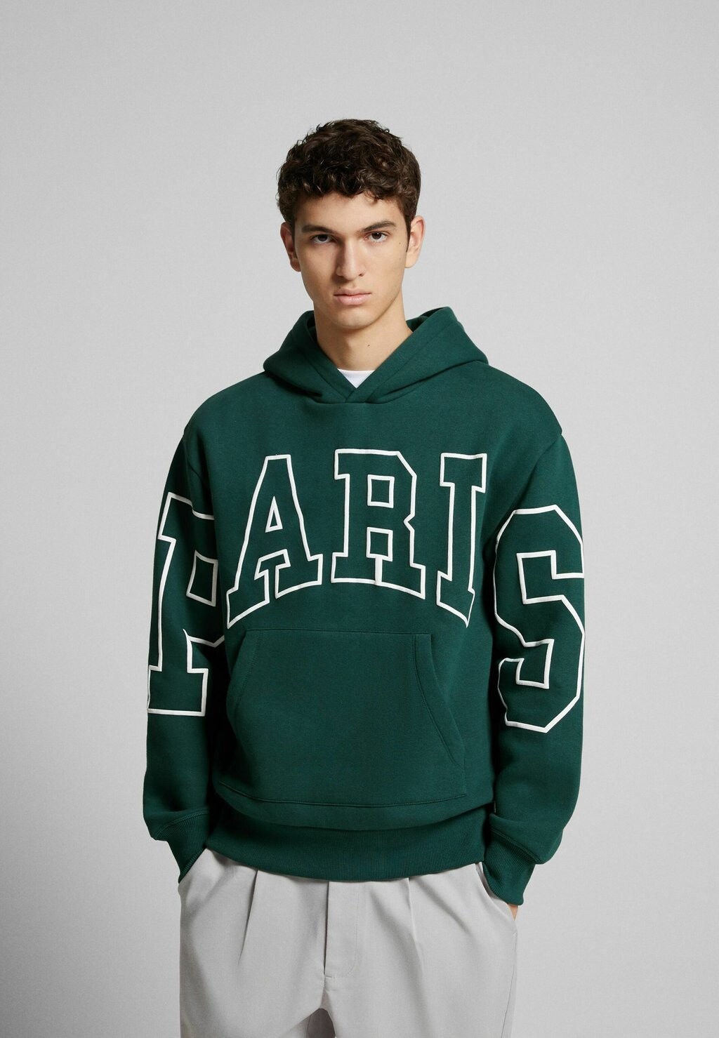 

Худи Bershka