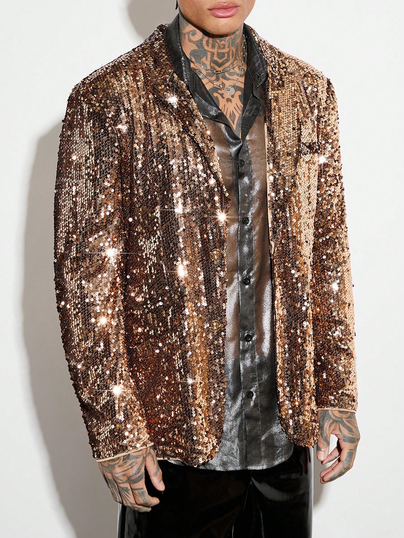 цена Мужской блестящий пиджак с длинными рукавами Manfinity AFTRDRK, золото