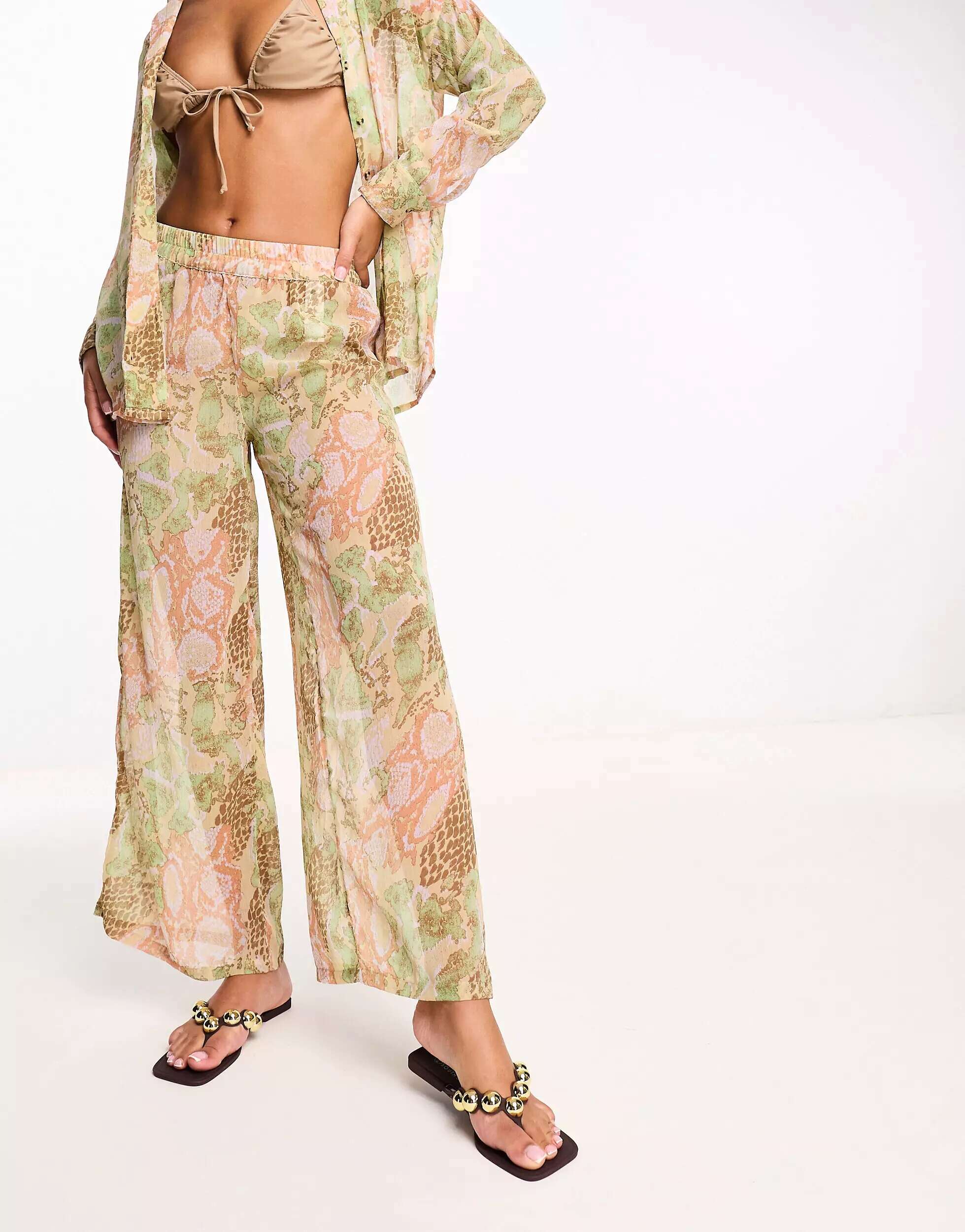 Пляжные брюки Vero Moda с пастельным змеиным принтом