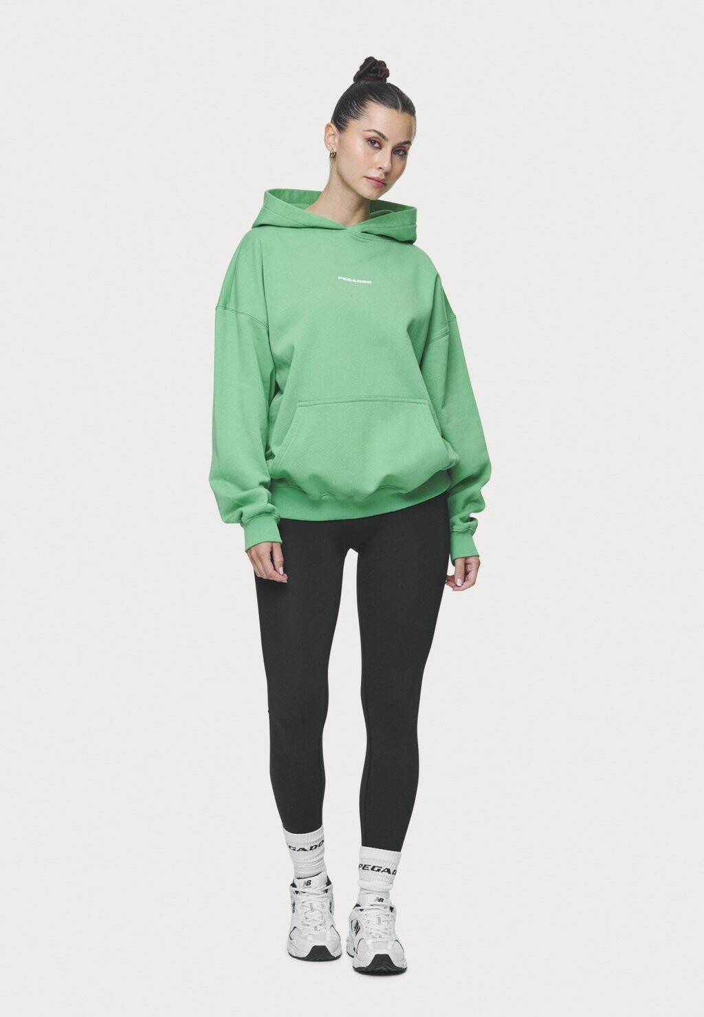 

Толстовка с капюшоном ATNA LOGO OVERSIZED HOODIE Pegador, зеленый
