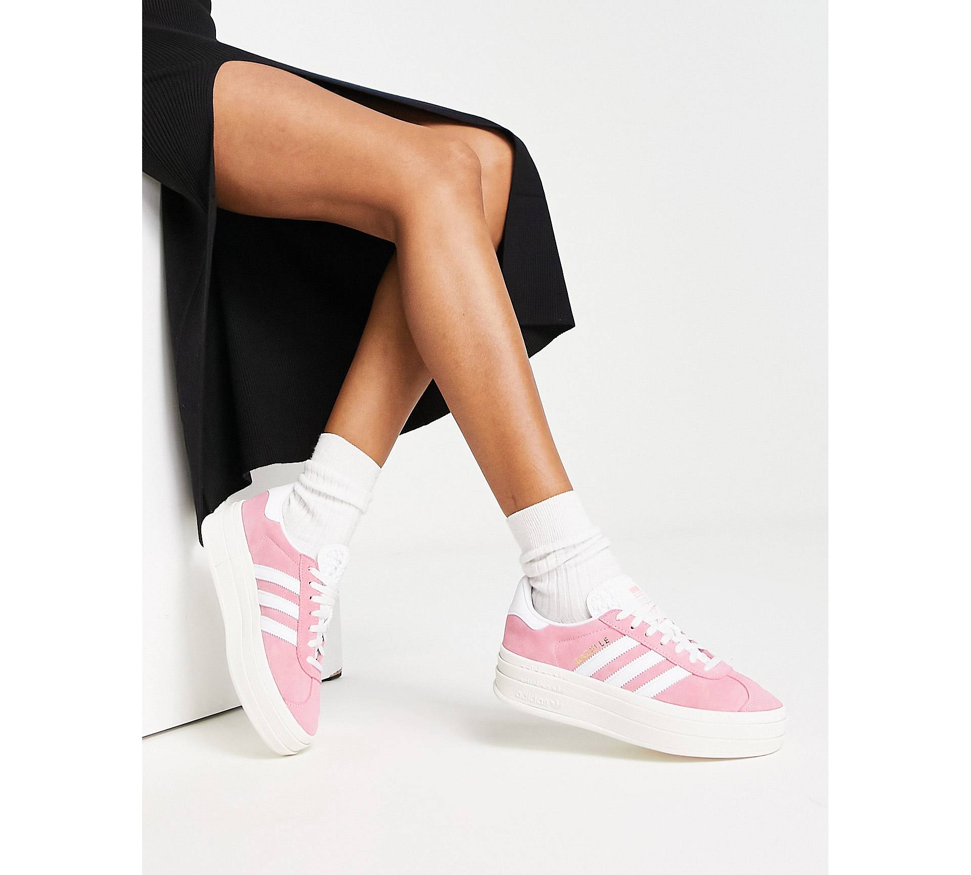 Розовые и белые кроссовки на платформе adidas Originals Gazelle Bold –  заказать из-за рубежа в «CDEK.Shopping»