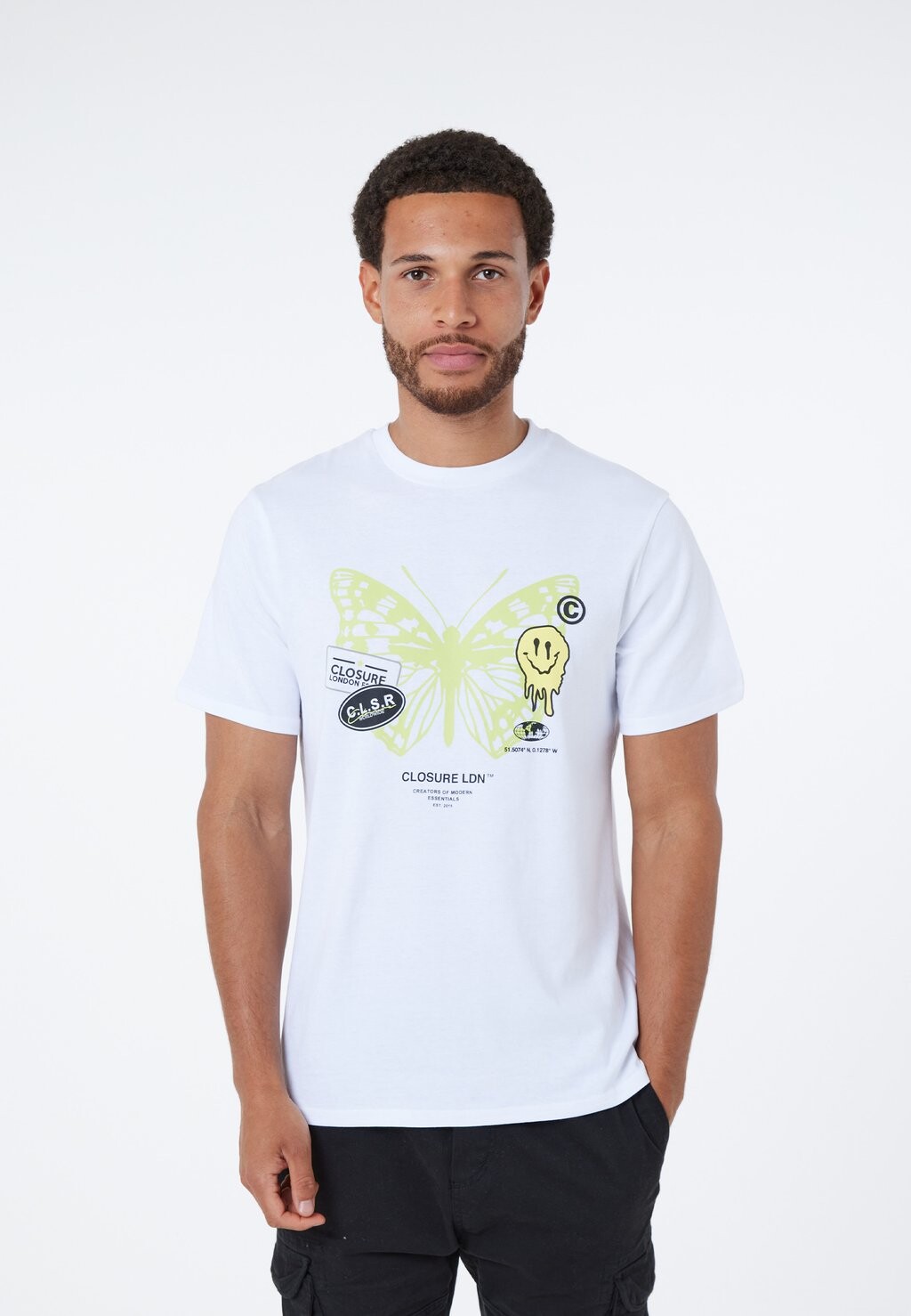 

Футболка с принтом Badge Tee CLOSURE London, белый