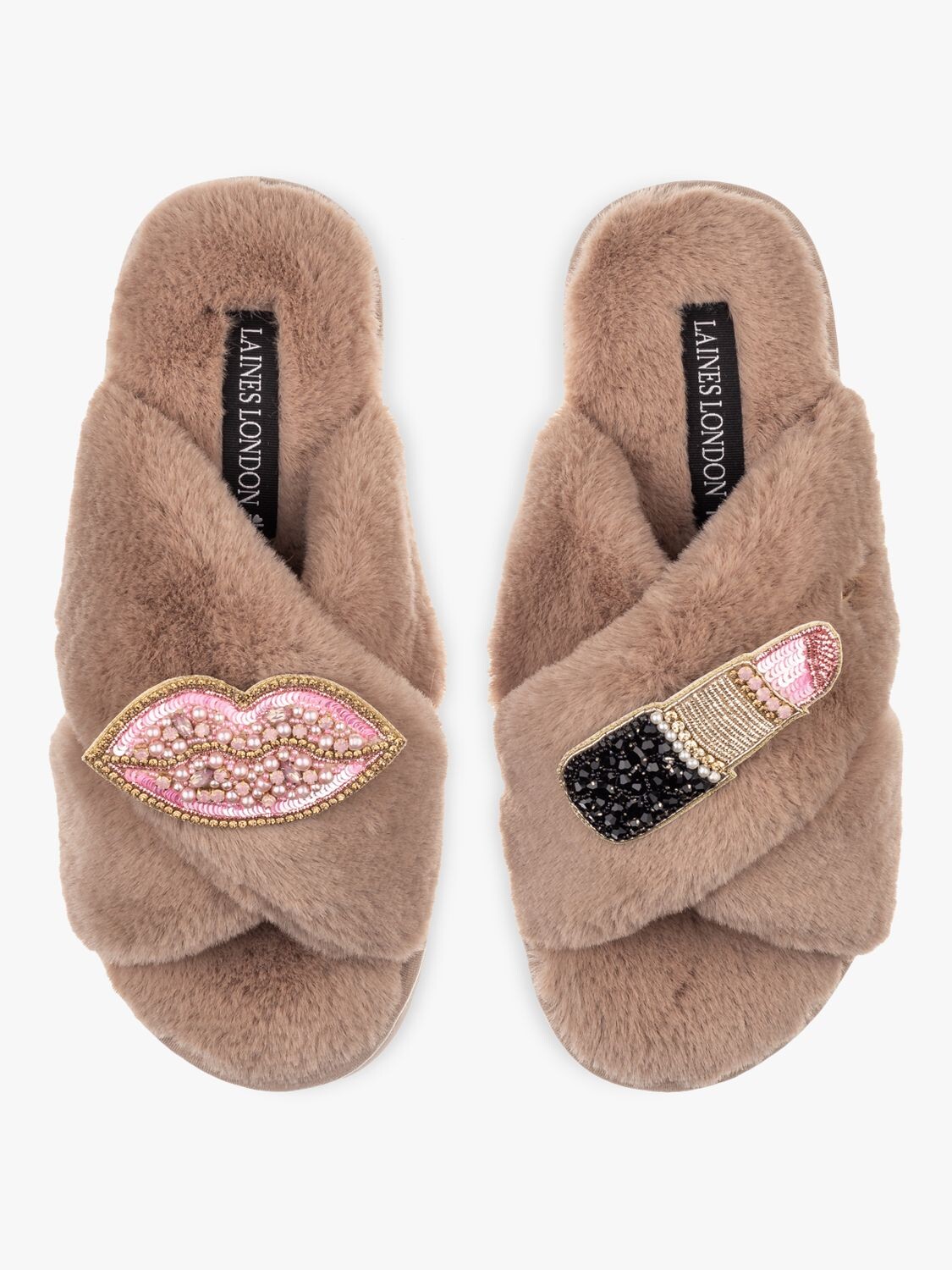 

Розовые тапочки из искусственного меха с брошью Pucker Up Laines London, ириска
